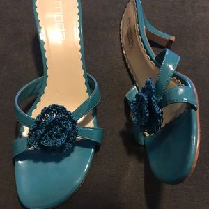 Moda teal kitten healed sandals
